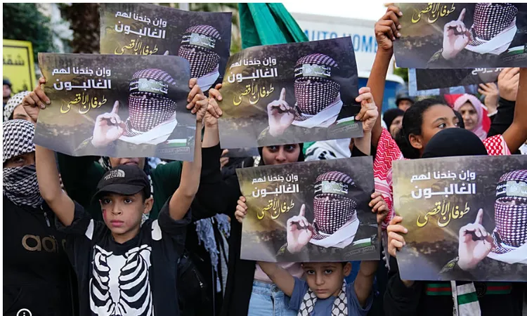 [رسالة مؤثرة من شقيق أبو عبيدة: “اختارنا الله” بعد تأكيد استهدافه]