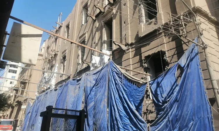 إصابة 3 عمال خلال تنفيذ إزالة عقار آيل للسقوط في المنصورة