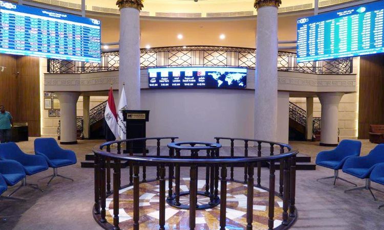 البورصة تواجه خسائر تقدر بـ 28 مليار جنيه في أولى جلسات الأسبوع