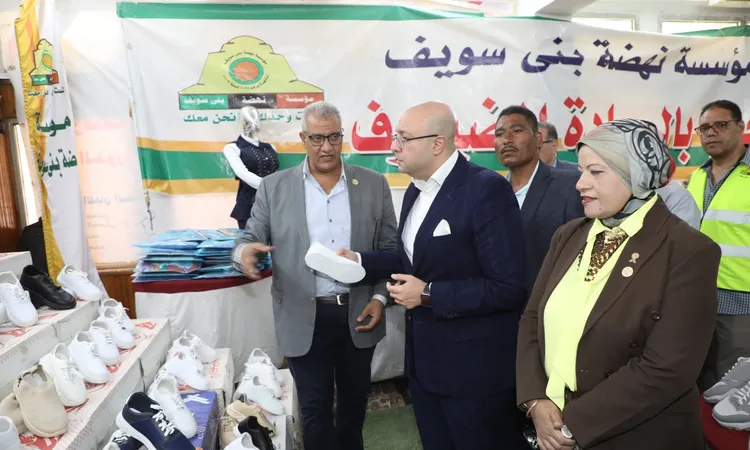 افتتاح المعرض السنوي الخاص بتوزيع الزي المدرسي للأسر المحتاجة ببني سويف