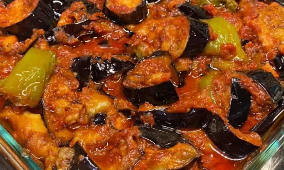 حماتك.. اجعلها سعيدة بوصفة المسقعة بالباذنجان واللحمة
