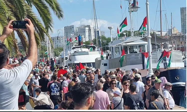 أسطول الصمود العالمي يغادر برشلونة لدعم غزة وكسر الحصار