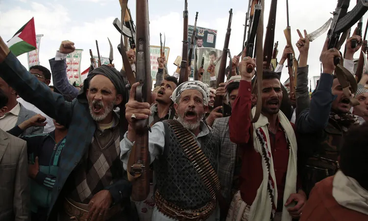 [اعتقالات واسعة تندلع في صفوف الحوثيين ردًا على مقتل وزرائهم]