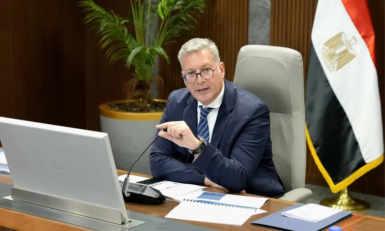 وزير البترول يتفقد مصابي حادث انفجار خط الغاز بالإسماعيلية