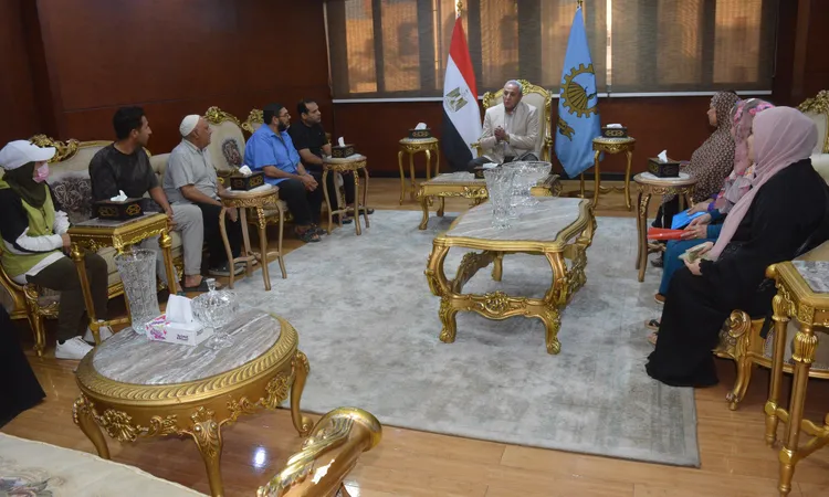 محافظ الغربية يوزع عقود 120 وحدة سكنية جديدة لأهالي أبو شاهين وسط أفراحهم