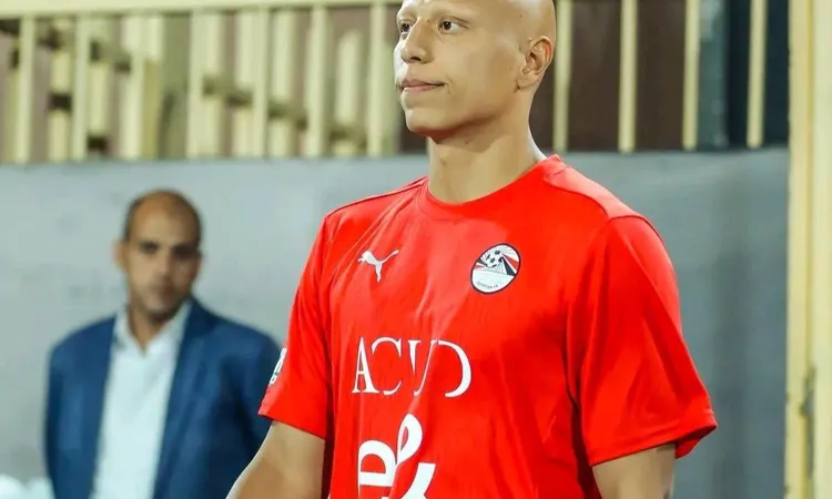 [الجلسة الأولى بين حسام حسن وعمرو الجزار: تفاصيل مثيرة في منتخب مصر]