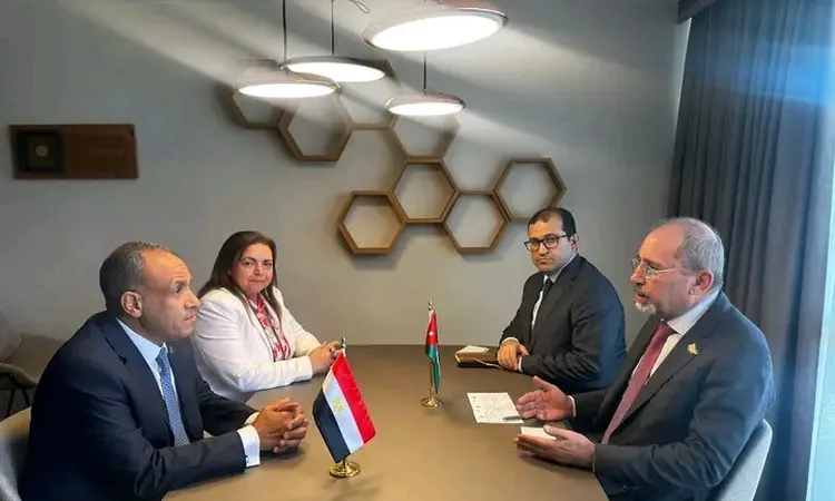وزيرا خارجية مصر والأردن ينددان بالعدوان الإسرائيلي في غزة ويطالبان بوقف إطلاق النار فوراً
