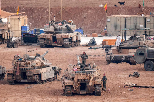 جيش الاحتلال يُبقي على انتشار فرقتين تتقاسمان مسؤولية حماية مستوطنات غلاف غزة
