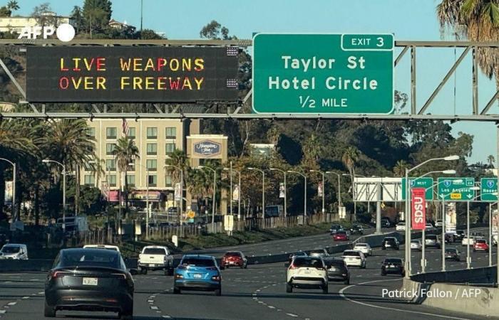 تضرر مركبة للشرطة بشظايا قذيفة خلال مناورة عسكرية في كاليفورنيا