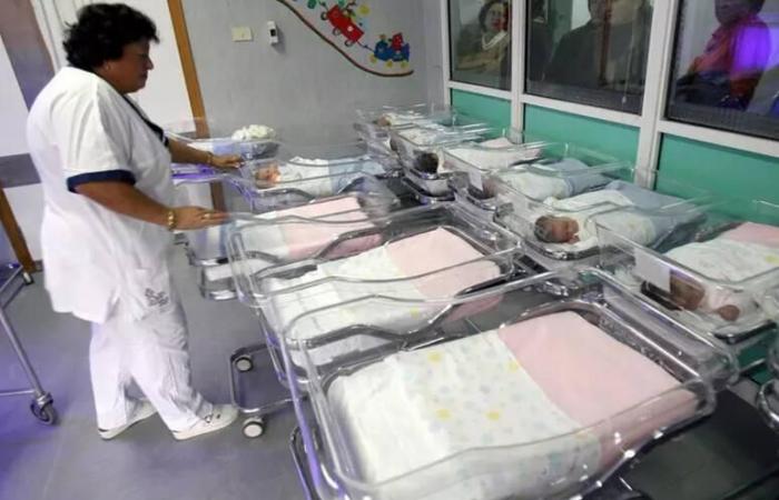 إيطاليا تتجه لتسجيل أدنى معدل مواليد