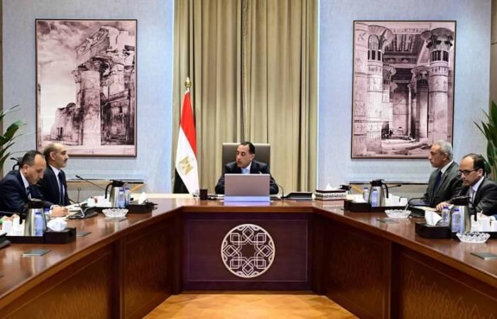 مصر توطن تكنولوجيا الفضاء بتصنيع أقمار صناعية صغيرة