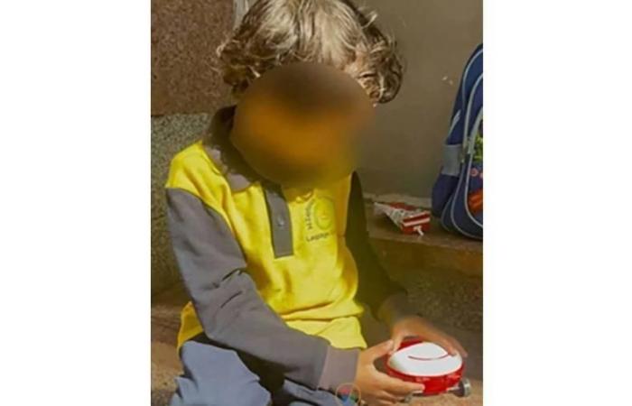 «قُتلت على يد والده».. مشهد صادم لطفل ينتظر أمام المشرحة جثمان والدته في مصر