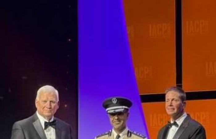 شرطة الشارقة تفوز بجائزة مؤسسية دولية