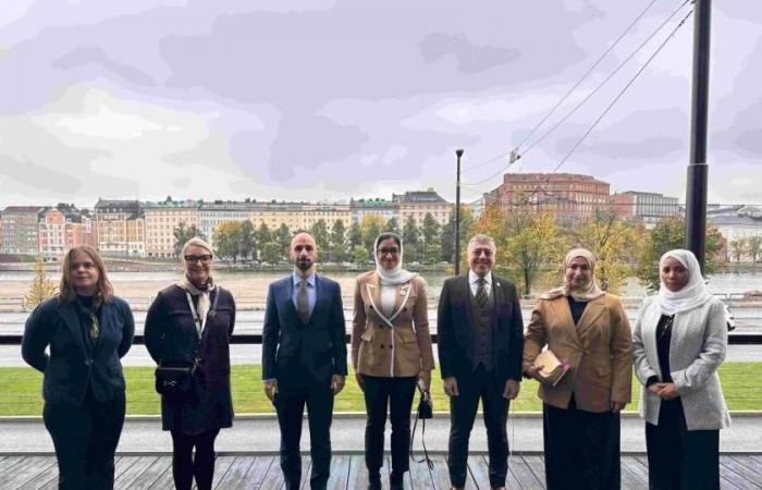 «التربية» تستعرض علاقات التعاون مع فنلندا