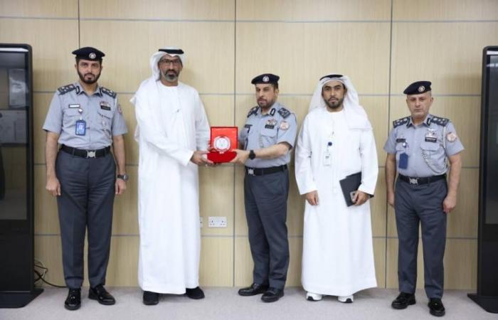 شرطة أبوظبي تُطلع وفدا على أفضل الممارسات