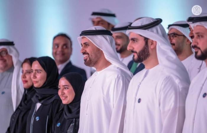 الإمارات تضع حجر الأساس لأول وأكبر مشروع طاقة متجددة من نوعه في العالم