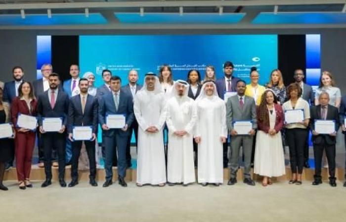 حكومة الإمارات تشارك خبراتها مع قيادات عالمية