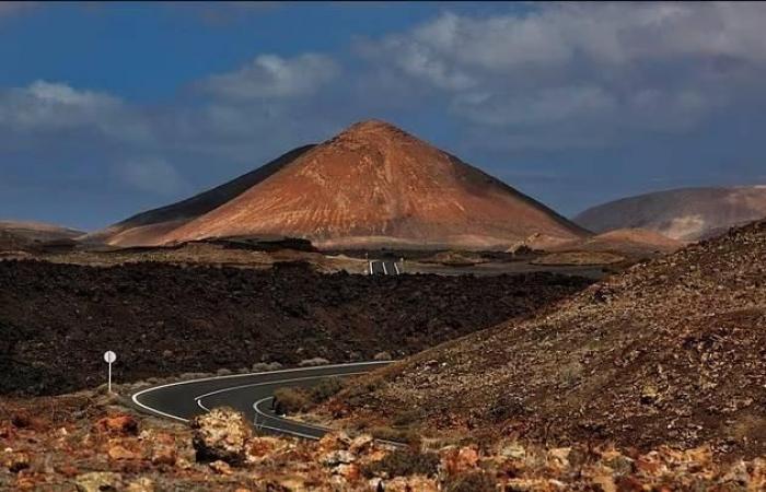 سائح يعيد حجارة سرقها من موقع سياحي