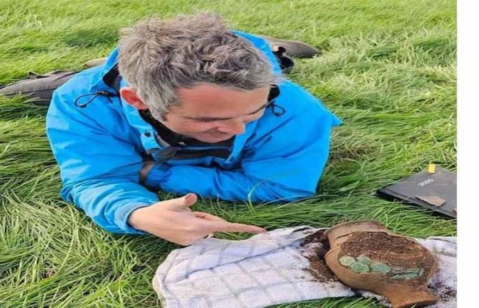 هاوٍ يجد 15000 عملة ذهبية رومانية في ويلز