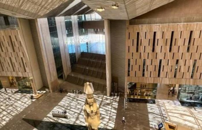 رمسيس الثاني يستقبل زوار المتحف المصري الكبير