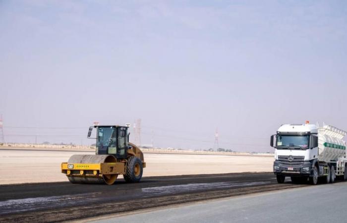 بلدية الظفرة تطور طريق مضمار سباق الهجن في مدينة زايد
