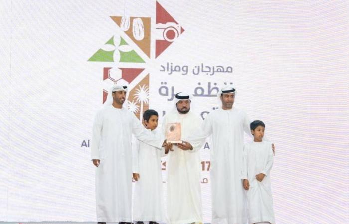 «الظفرة للتمور» يتوج الفائزين بمزاينة الشيشي