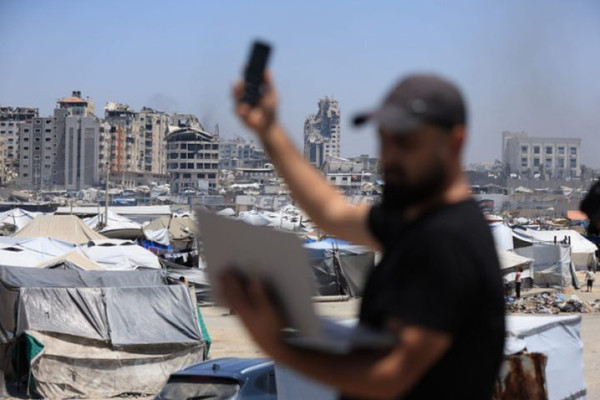 الاحتلال الإسرائيلي دمّر 74% من أبراج الاتصالات ونصف الشبكة العامة في غزة