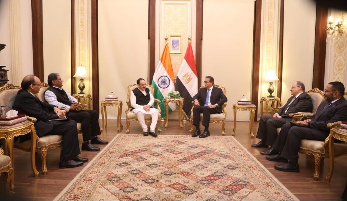 استعدادا لاستضافة مؤتمر الصحة العالمي.. وزير الصحة يستقبل نظير…