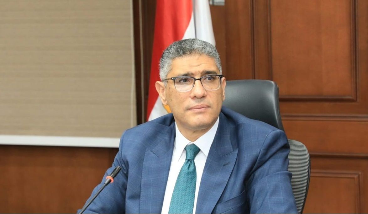 محافظ الجيزة يوجه برفع كفاءة النظافة حول المدارس بعد انتهاء ال…