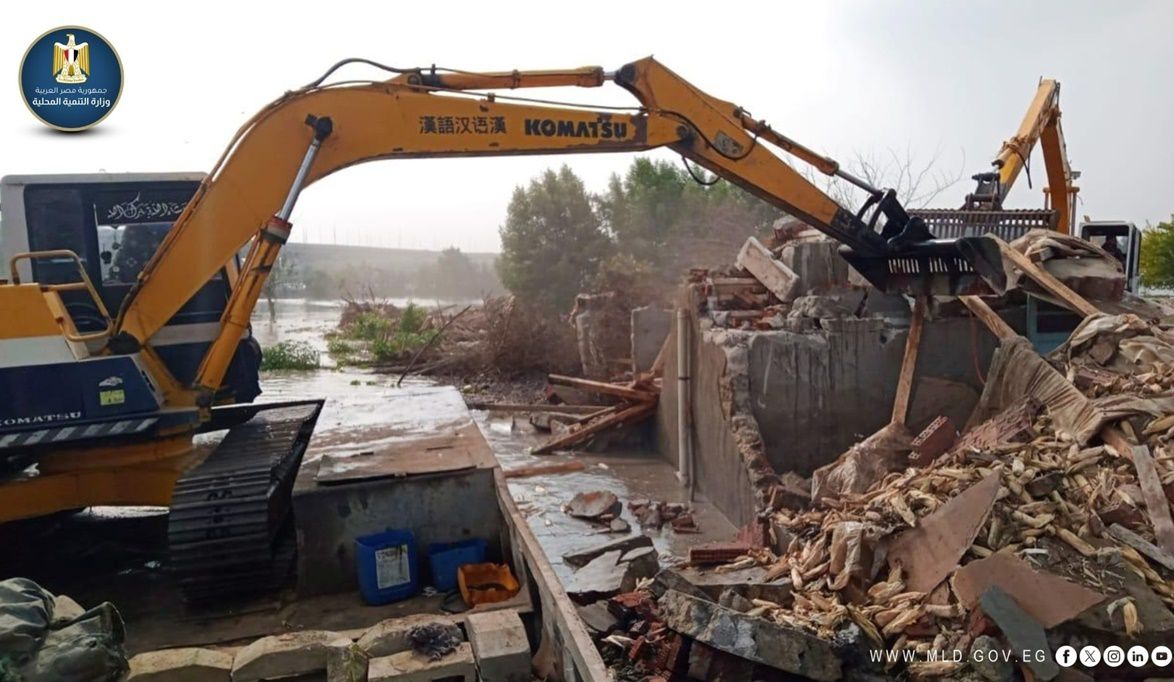 وزيرة التنمية المحلية تتابع إزالة التعديات الخطرة على أراضي طر…