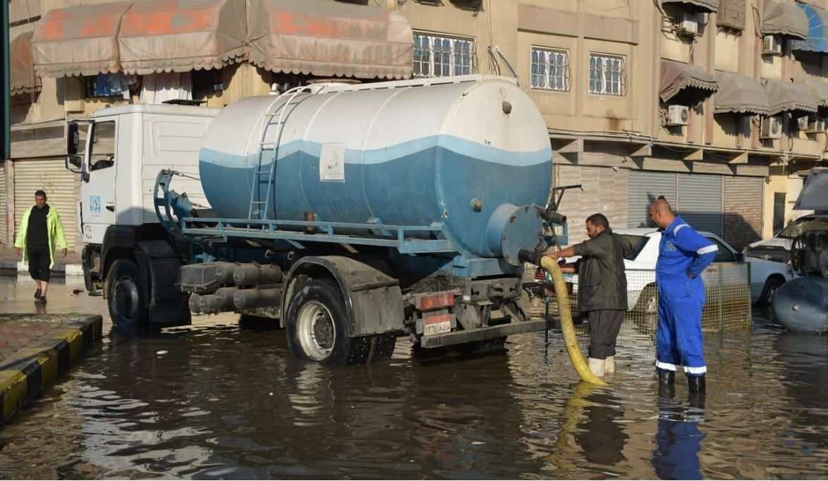 موجة الطقس السيئ تضرب بورسعيد.. والمحافظة تكثف جهودها الميداني…