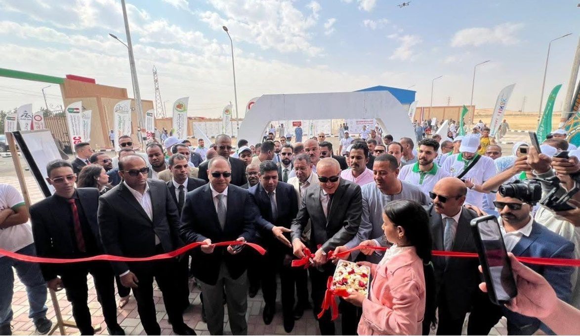 رئيس هيئة تنمية الصعيد ومحافظ الأقصر يطلقان مشروع تجفيف الطماط…