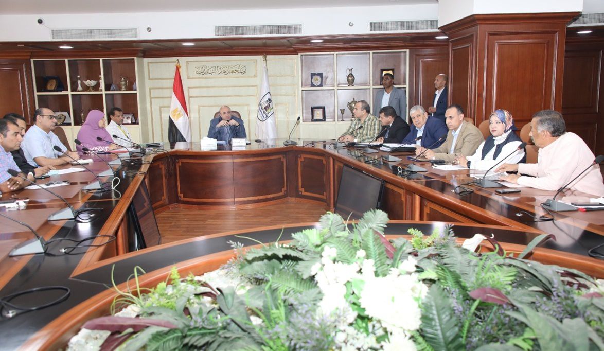 محافظ بني سويف يواصل اللقاء الأسبوعي المفتوح مع المواطنين لتلب…