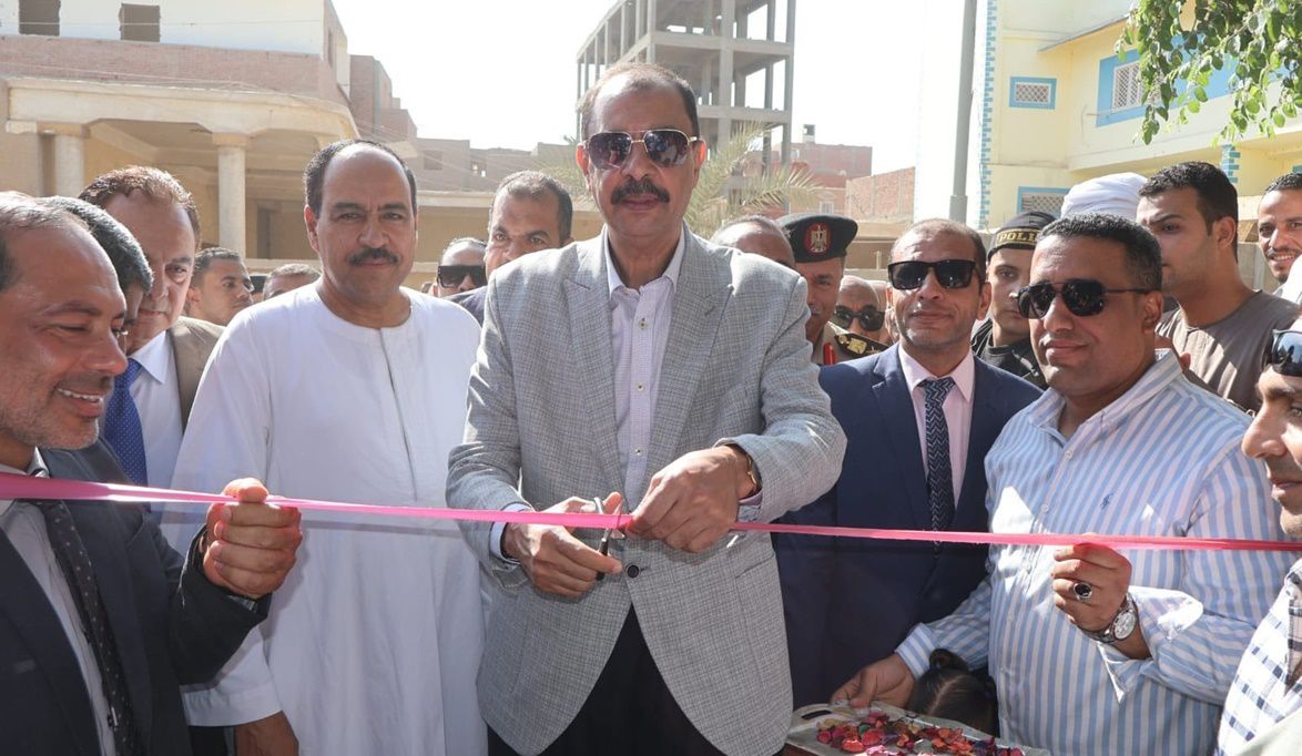 محافظ سوهاج .. يفتتح سوق “اليوم الواحد” بمدينة دار السلام لتو…