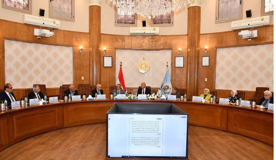 محافظ الإسماعيلية يشارك في جلسة مجلس أمناء جامعة الإسماعيلية ا…