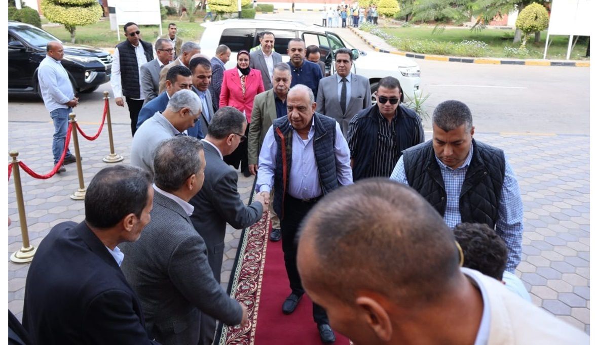 وزير الكهرباء يتفقد محطة توليد كهرباء النوبارية بمحافظة البحير…