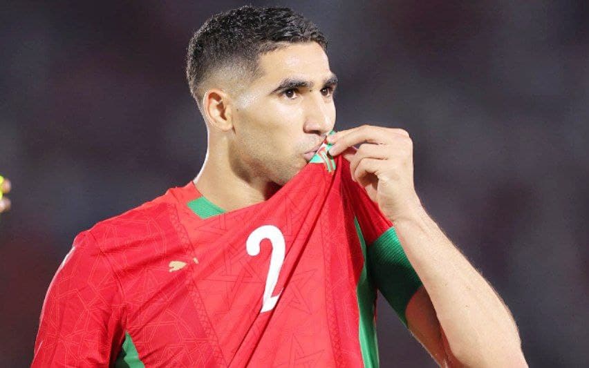 والد أشرف حكيمي يزفّ أخبارًا سارّة للمغاربة قبل كأس أمم إفريقيا