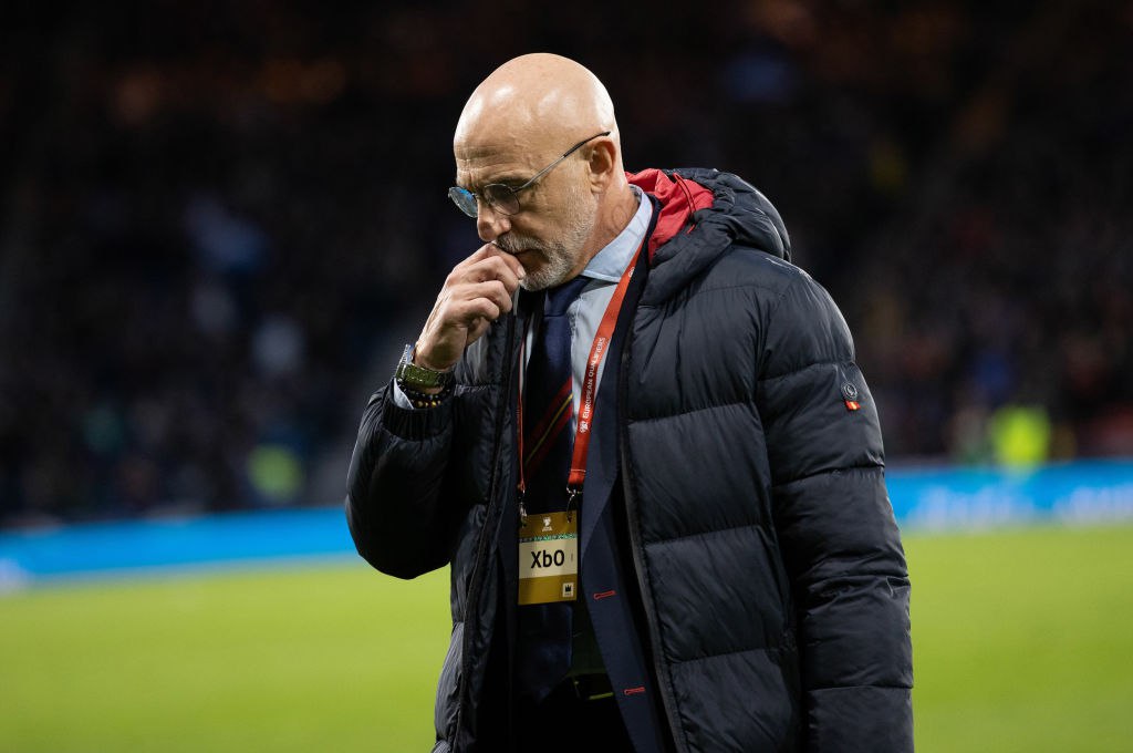 دي لا فوينتي يفتح النار على برشلونة: احترموا قراراتي