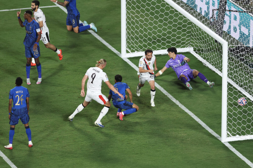 الهلال يدرس إسقاط كوليبالي وبونو من القائمة