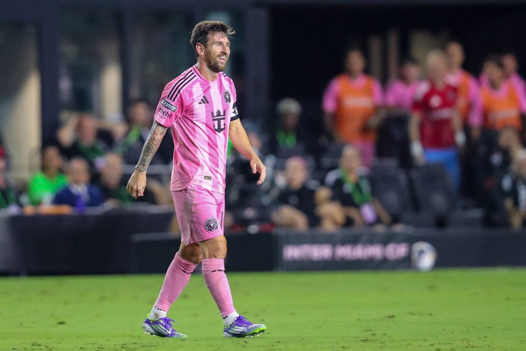 ميسي بعد زيارة كامب نو: أتمنى أن أعود.. ليس لأقول وداعًا كلاعب!