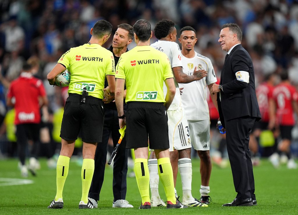 برميل بارود في ريال مدريد.. .. تحية فاترة تفضح أجواء غرفة ملابس الملكي