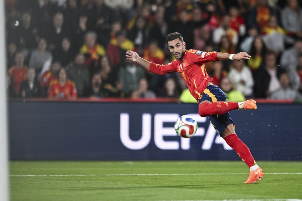 قبل مواجهتي جورجيا وتركيا.. توريس يوضح موقف لامين يامال