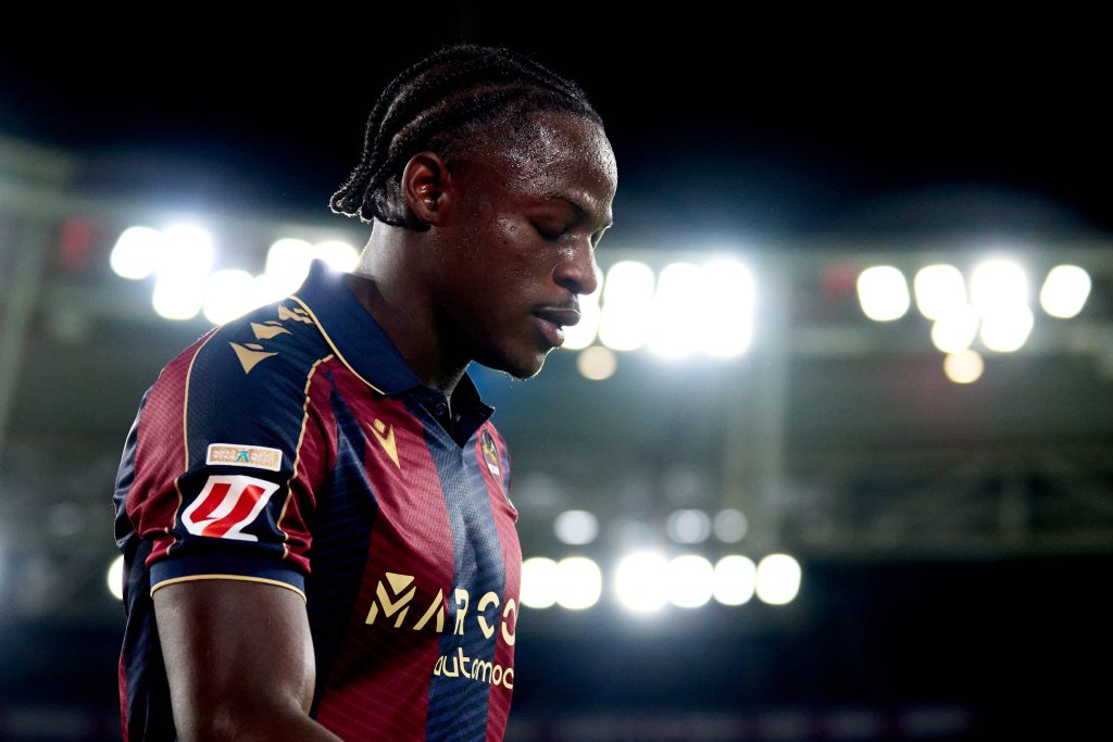 تحت أنظار برشلونة.. ليفانتي يحسم مصير إيتا إيونج في يناير