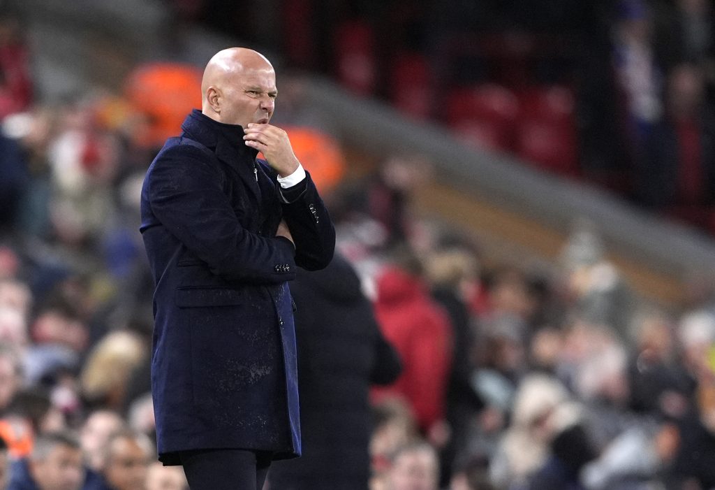 ليفربول يتخذ قراره النهائي بشأن إقالة سلوت