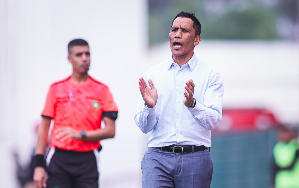 مدرب الرجاء يستغل فترة التوقف الدولي لتصحيح الأخطاء