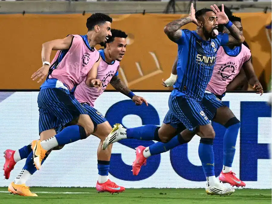 ليس نيفيز أو كوليبالي.. الهلال يتفق مع نجم جديد على تجديد عقده