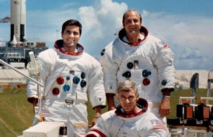 علم الإمارات وصل إلى القمر عام 1973