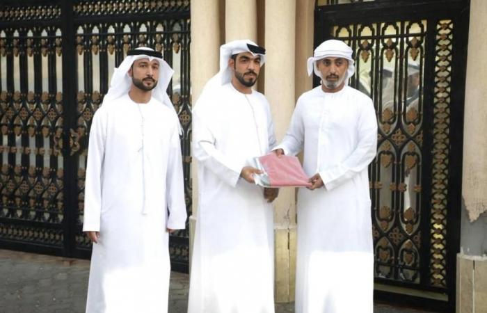 أهالي دبا الحصن يحتفون بـ «علمنا على بيوتنا»