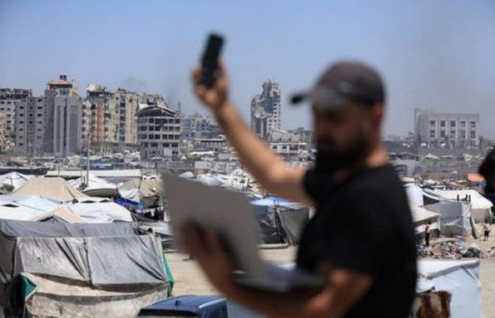 الاحتلال الإسرائيلي دمّر 74% من أبراج الاتصالات ونصف الشبكة العامة في غزة