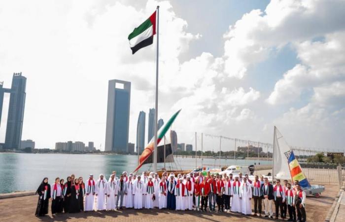 نادي أبوظبي للرياضات البحرية يرفع راية الوطن